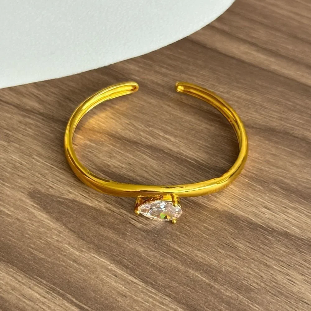 Teardrop Crystal bracelet Q152